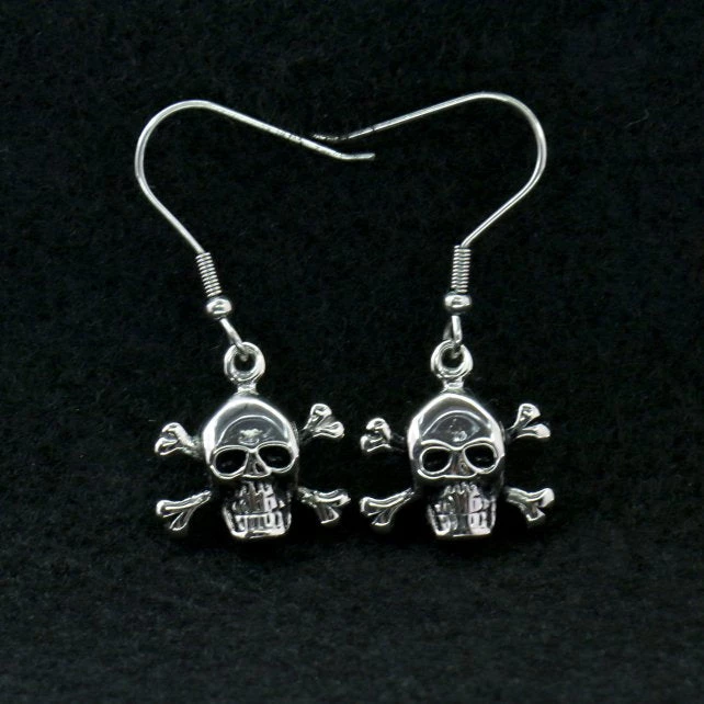 Hot Leathers JWE1103 Stainless Steel Skull And Crossbones Earrings